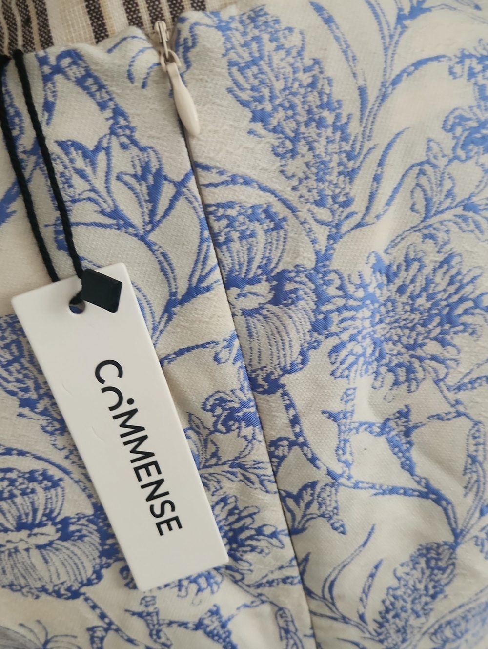 Commense Floral Printed Sleeveless Dress With Pleated Hem - Picture 6 of 8